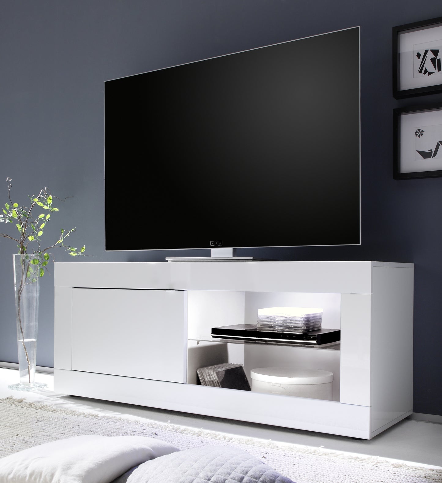 TV Galds BASIC - Balts
